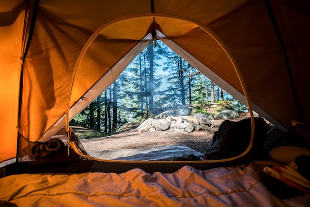 6 Must-Have Items to Keep in Your Bag for Camping